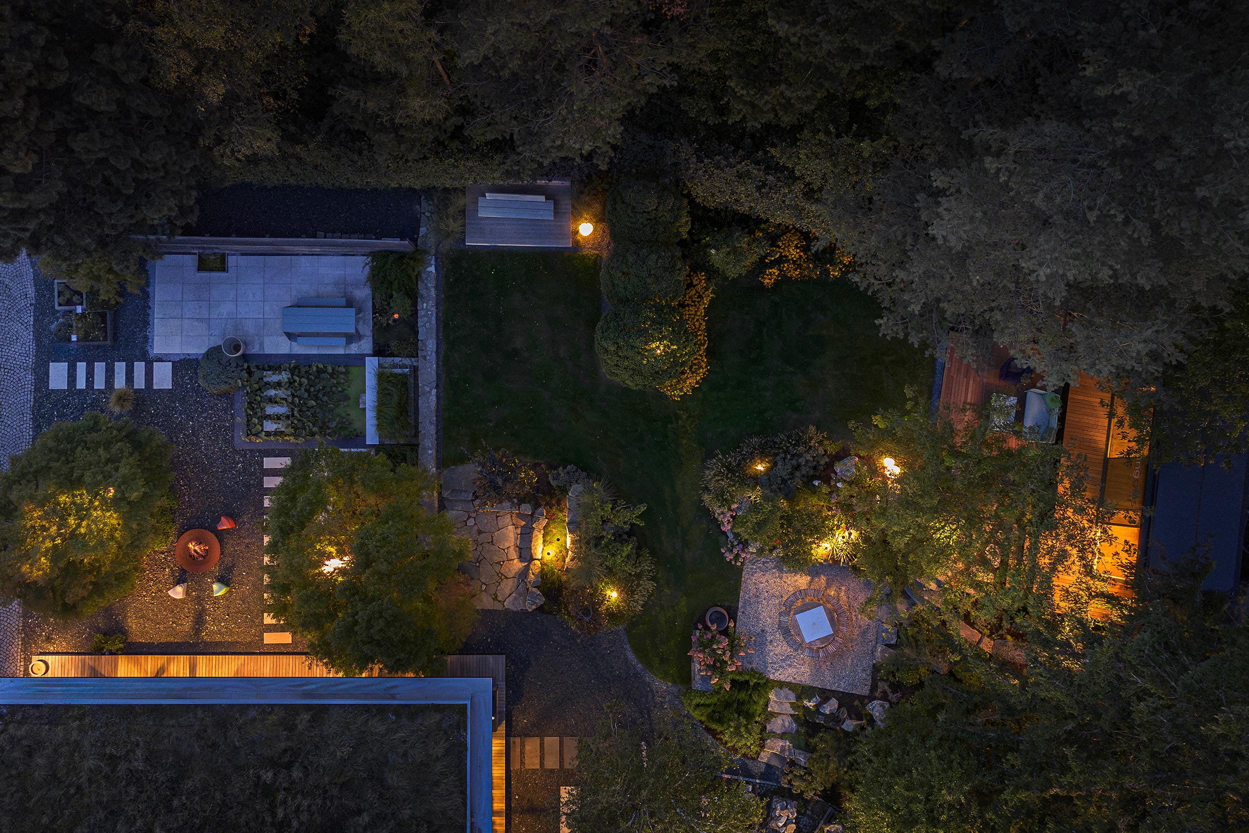 066_03_gesamt-beleuchtet-v-oben