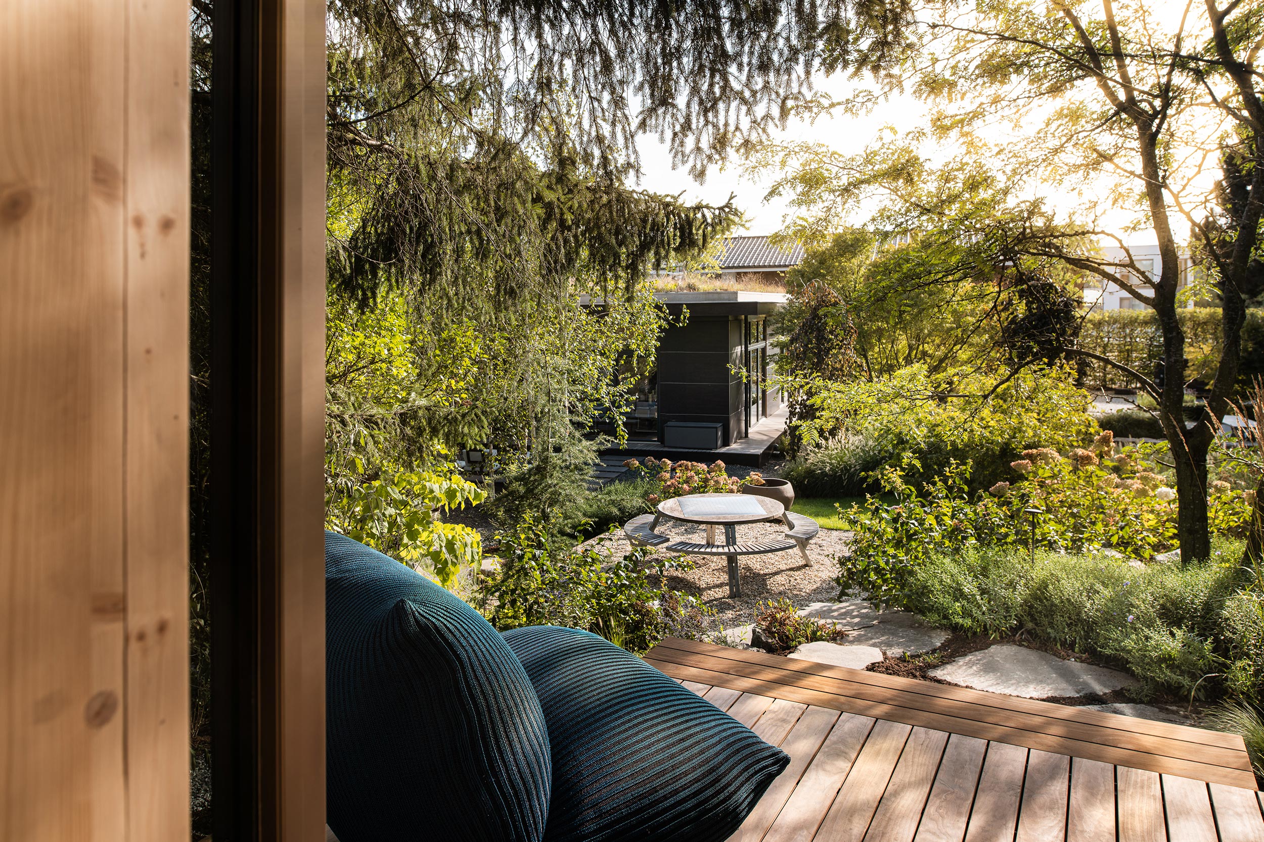 066_07_Blick-von-Terrasse-zu-Büro