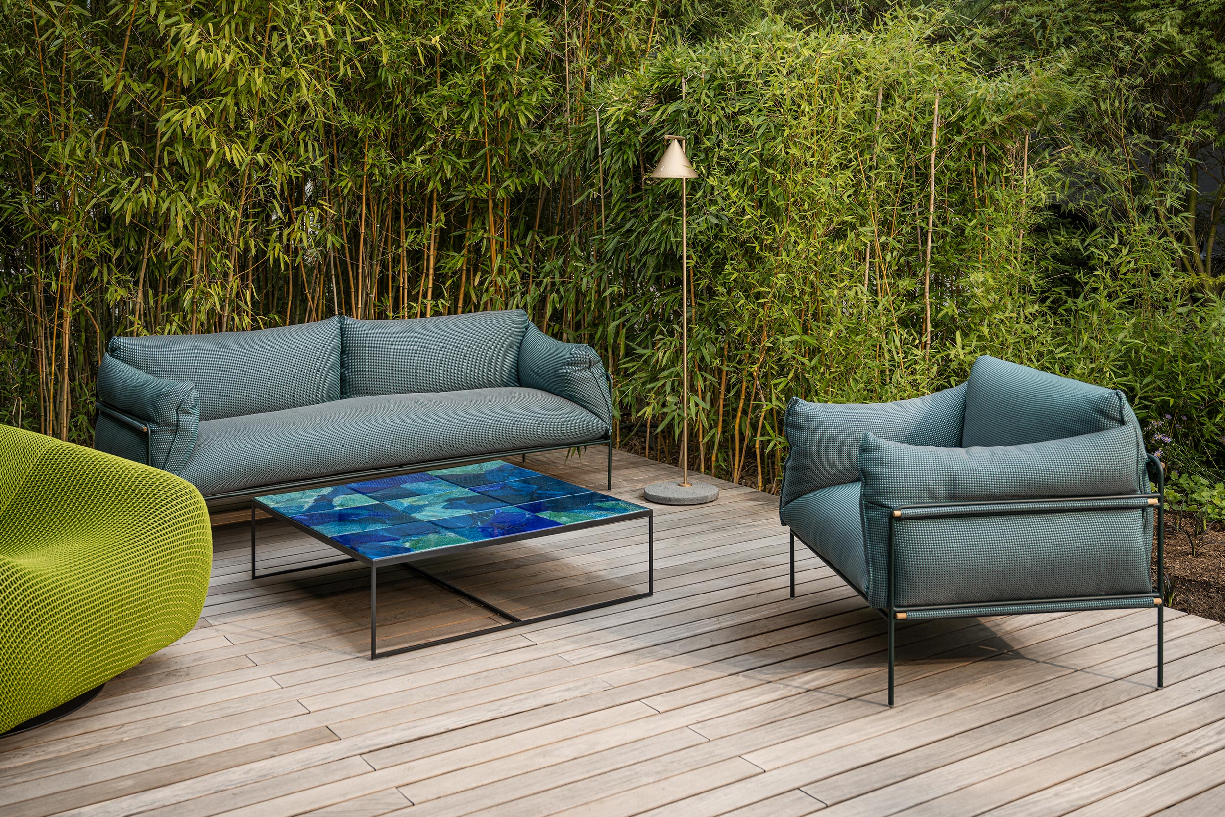 066_15_Lenti-Fauteuils-vor-bambus