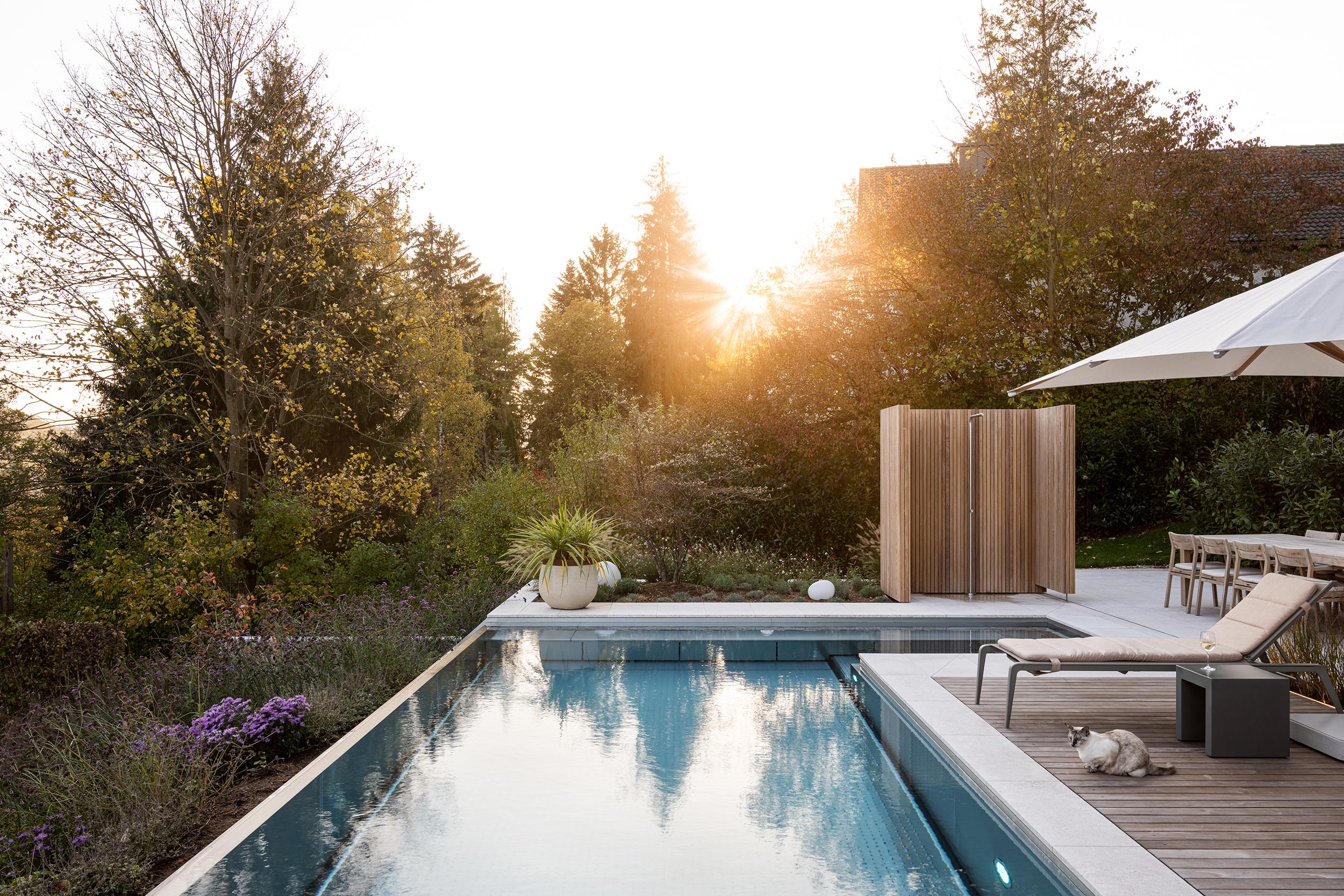 067_11_Pool-im-Abendlicht