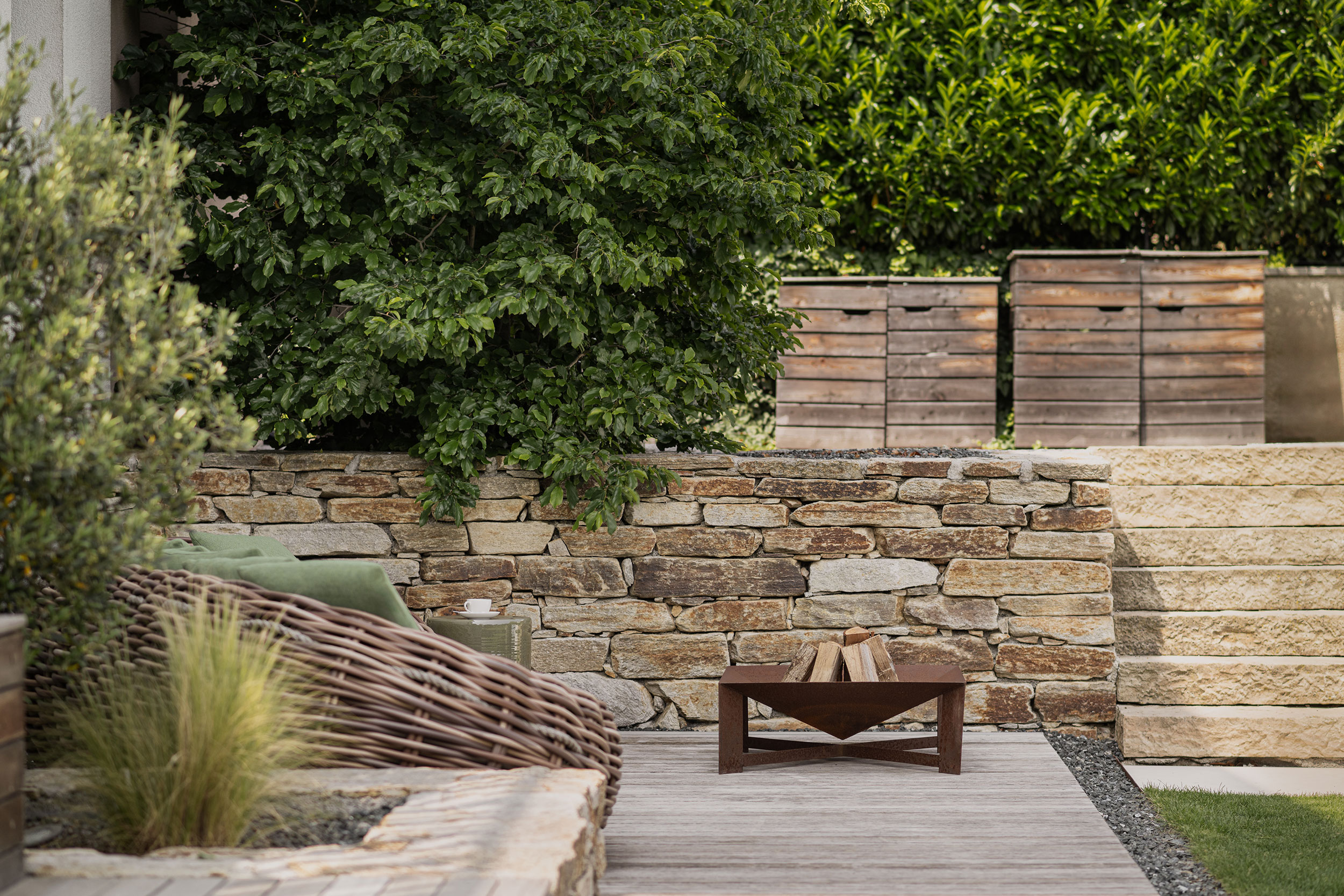 069_07_Terasse-m-Steinstufen