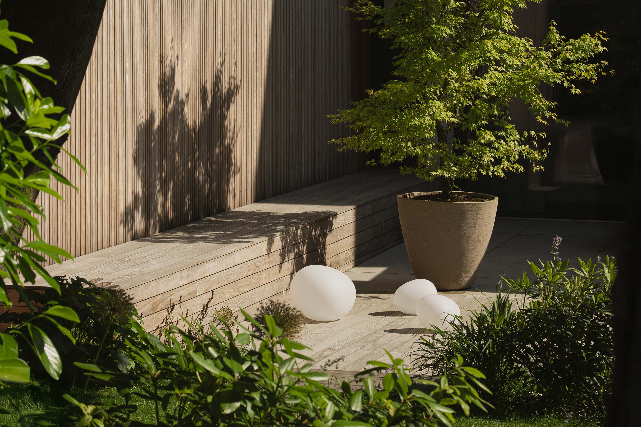 068_06_Sitzbank-Topf