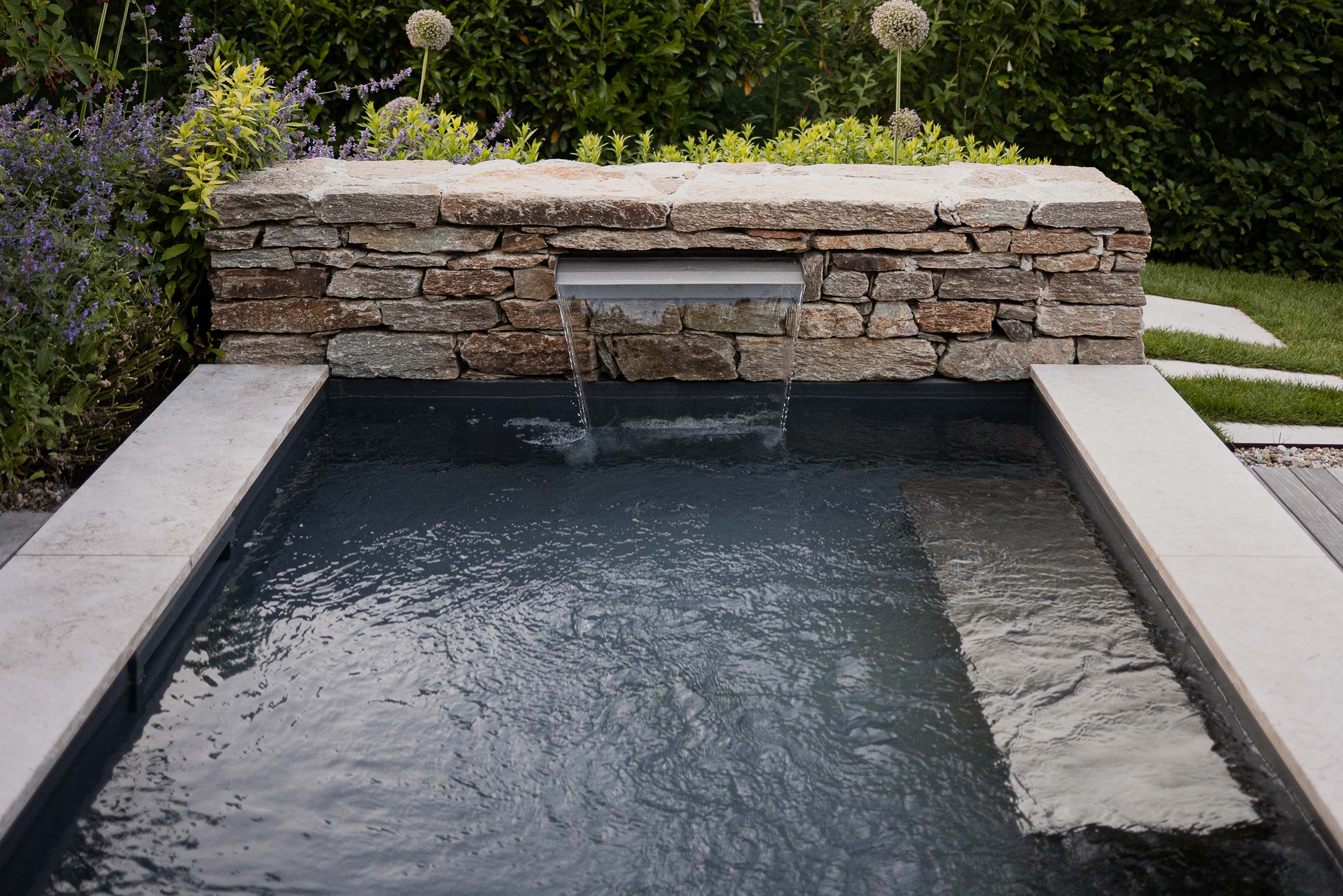 070_07_Becken-m-Brunnen