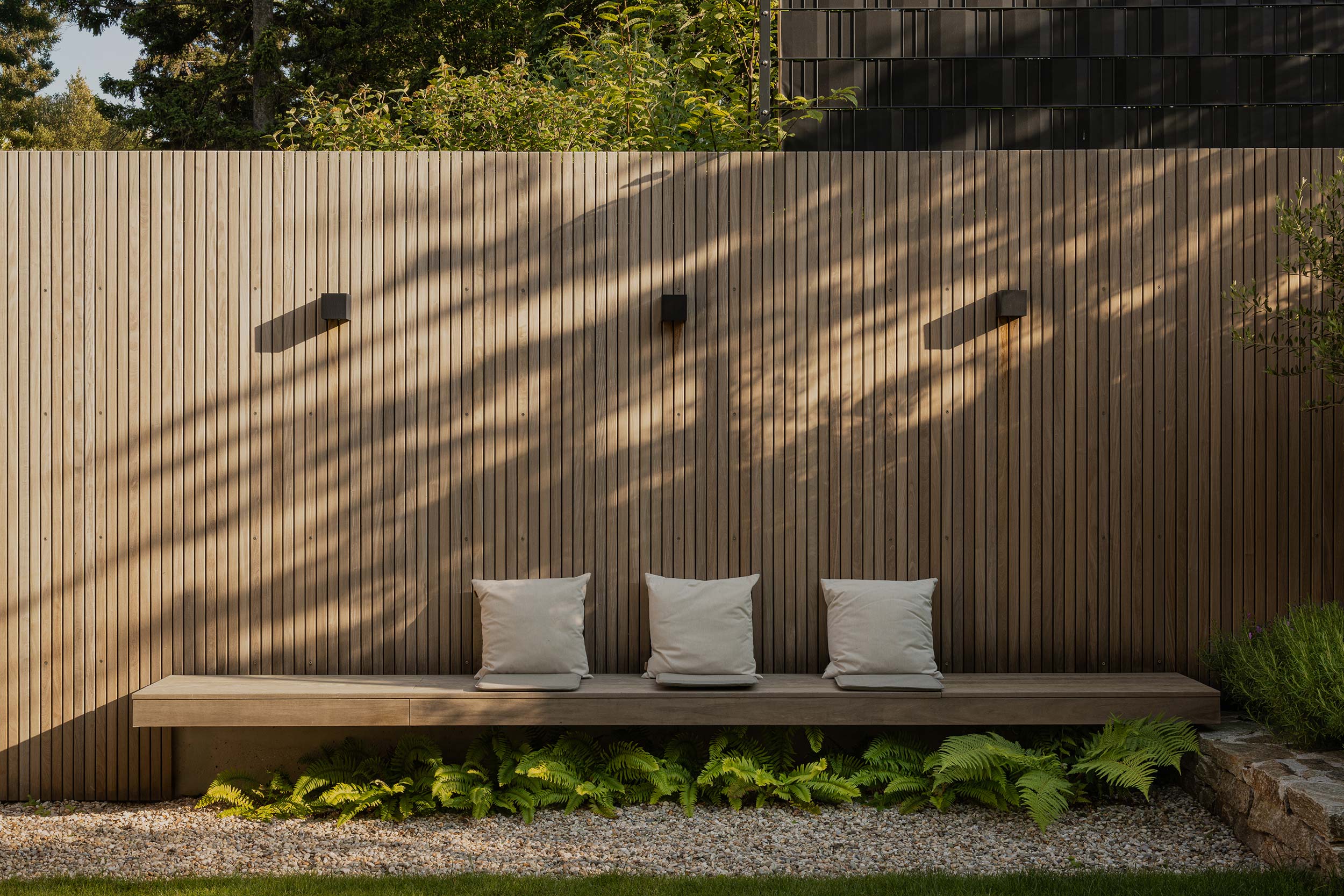 070_10_Holzwand-Polsetr